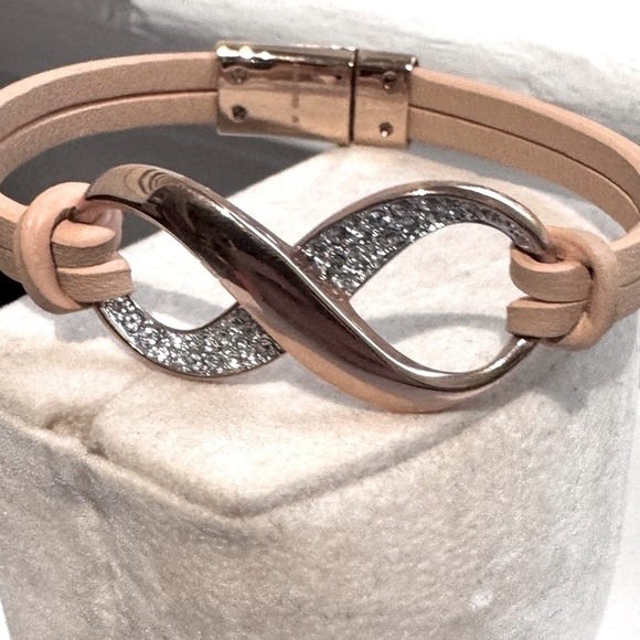 ✨Stunning Vintage Swarovski Infinity Rose Bracelet featuring Clear Pave Crystals - Picture 11 of 16